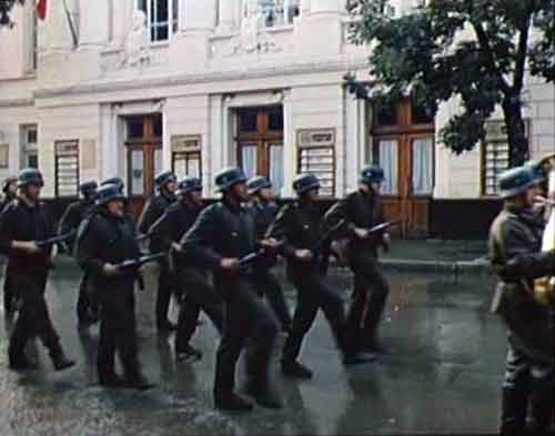 Курсанты маршируют по пушкинской